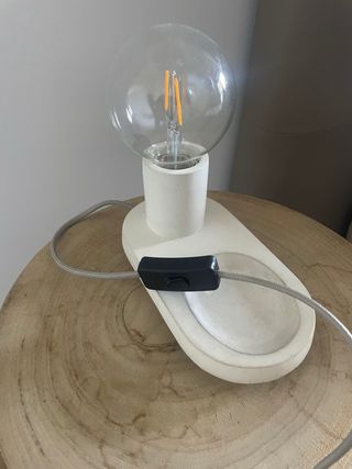 Lámpara de mesa Zara Home.