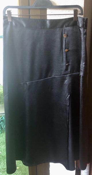 Rebajadísima Falda negra satén