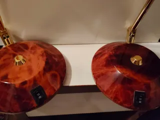 Lámparas de mesa doradas y marrones