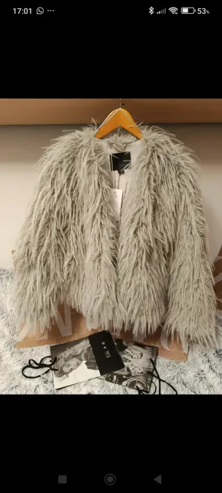 Abrigo pelo gris talla única
