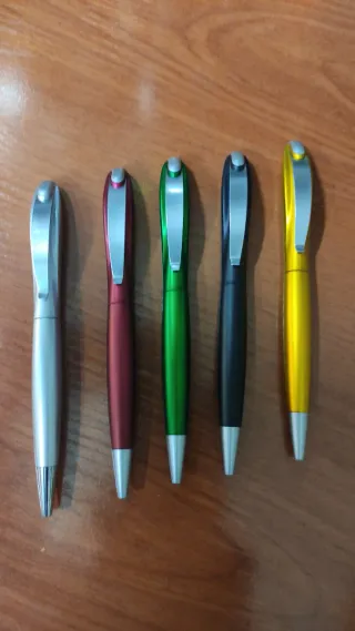 Set de 11 bolígrafos de colores en expositor. Leer