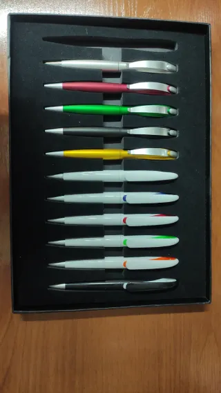 Set de 11 bolígrafos de colores en expositor. Leer