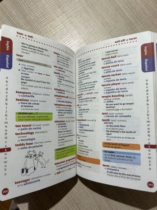 First Time Ingles: Diccionario bilingue Espanol...