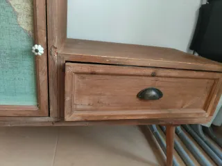 Mueble auxiliar vintage mapa del mundo.