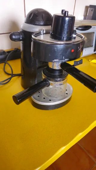Cafetera Italiana Jata con su caja original.