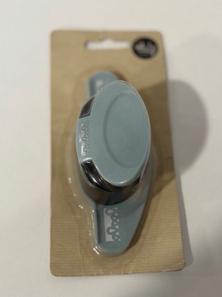 Troqueladora de bordes y formas.