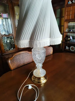 Lámpara de mesa cristal y tela dorada