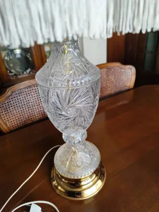 Lámpara de mesa cristal y tela dorada