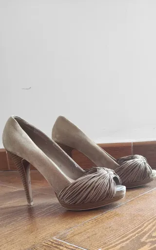 Zapatos tacón Zara beige nudo peep toe