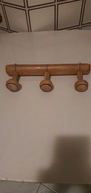 Appendiabiti in legno con 3 pomelli