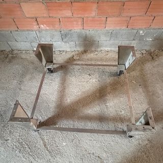 Base metálica con ruedas para horno de pizzas