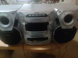 Minicadena Panasonic CD Radio Cassette negociable