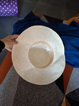 Cappello estivo a falda larga con fiocco