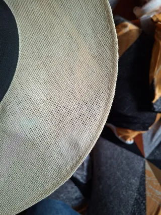 Cappello estivo a falda larga con fiocco