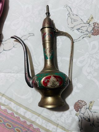 Teiera in ottone decorato