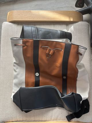 Mochila de cuero sintético