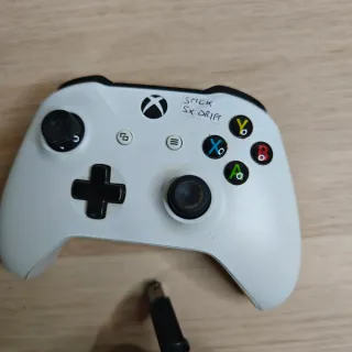 Controller GameCube e Xbox One per pezzi