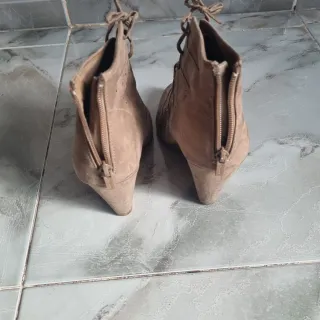 Botines marrones con cordones