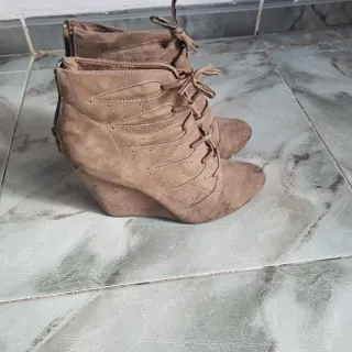 Botines marrones con cordones