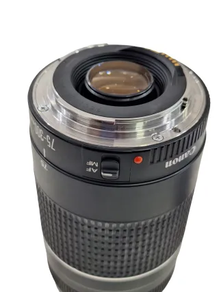 Objetivo Canon EF 75-300mm f/4-5.6 III
