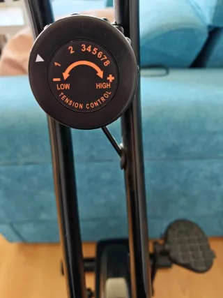 Bicicleta estática con respaldo