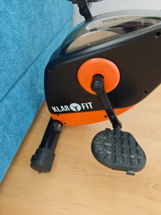 Bicicleta estática con respaldo