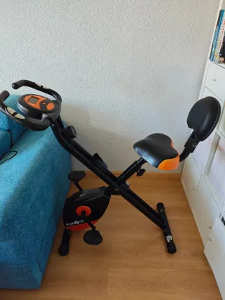 Bicicleta estática con respaldo