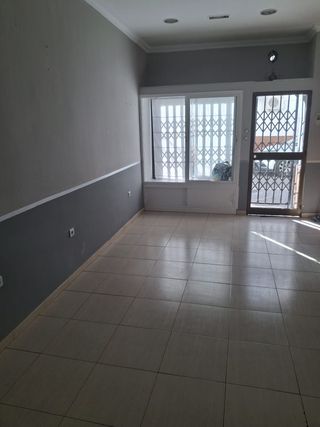 Se alquila local comercial