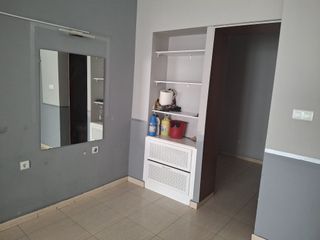 Se alquila local comercial