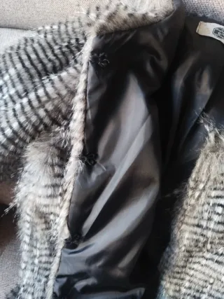 Abrigo Piel Sintética Gris y Negro