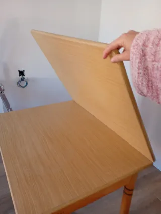 Mesa plegable, 2 sillas y taburete