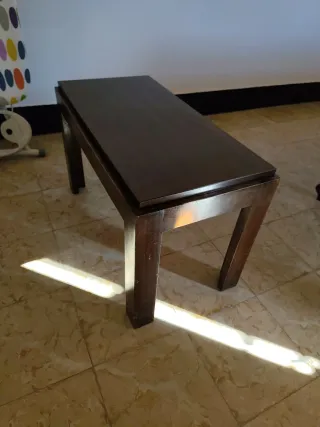 Mesa auxiliar de madera