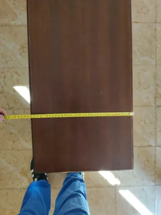Mesa auxiliar de madera