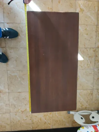 Mesa auxiliar de madera