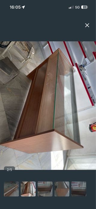 Mostrador de madera y cristal para tienda
