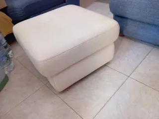 Puf de piel blanco