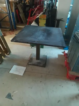 Mesa cuadrada industrial