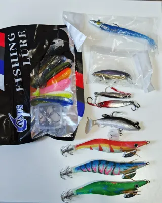 In vendita lotto di esche da pesca