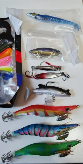 In vendita lotto di esche da pesca