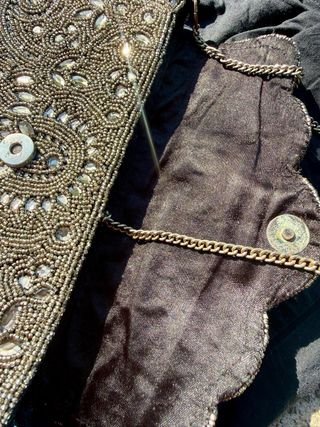 Bolso de fiesta plateado con pedrería