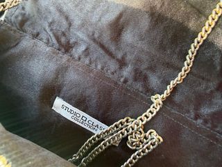 Bolso de fiesta plateado con pedrería