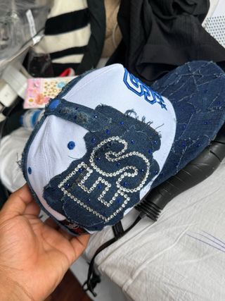 Gorra SR bordada con pedrería