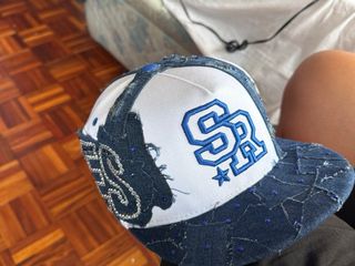 Gorra SR bordada con pedrería