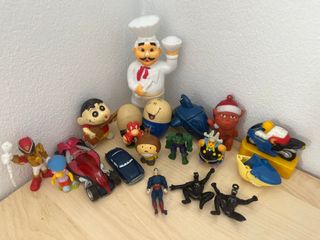 Lote figuras Huevo Kinder + surtido coleccionable