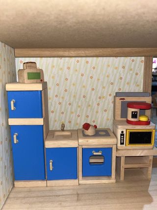 CASA DE MUÑECAS DE MADERA