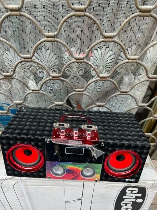 Altavoz portátil con luces LED integradas