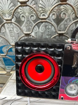 Altavoz portátil con luces LED integradas