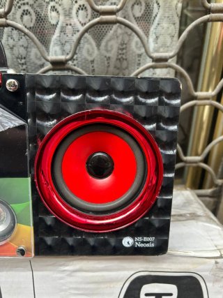 Altavoz portátil con luces LED integradas