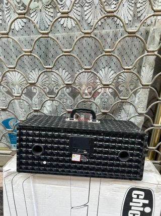 Altavoz portátil con luces LED integradas