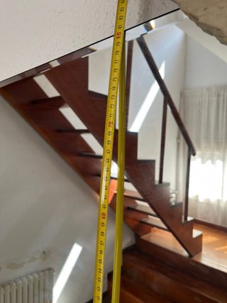 Mueble recibidor de piedra y cristal